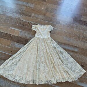 Mia Joy Girls size 8 Cream color lace dress.